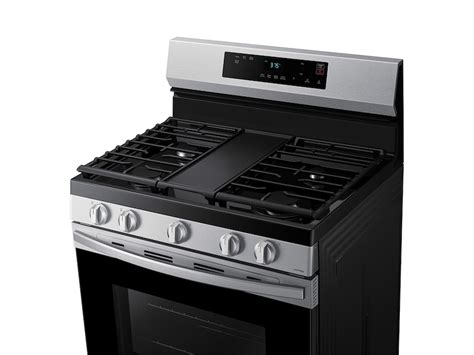 gas hob with integrated griddle